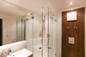 Single Room, Courtyard View | Bathroom - parkhotel-forsthaus (Tharandt)