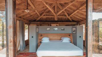 7 bedrooms, iron/ironing board, WiFi, bed sheets