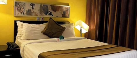 Deluxe Room, Balcony, City View | Desk, laptop workspace, blackout drapes, soundproofing