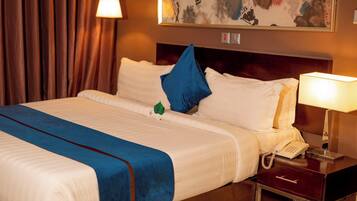 Deluxe Room, Balcony, City View | Desk, laptop workspace, blackout drapes, soundproofing