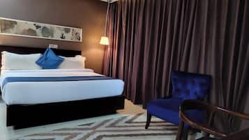 Deluxe Room, Balcony, City View | Desk, laptop workspace, blackout drapes, soundproofing
