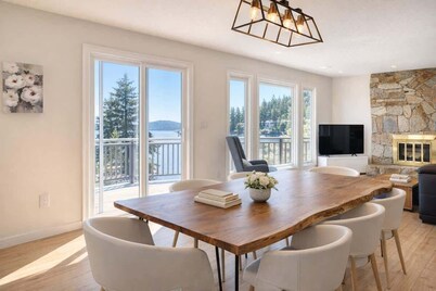 Stunning OCEANfront 3 bedroom cabin - sleeps 8!