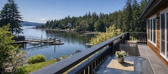 *WATERfront 2 bed 2 bath Oasis* Sleeps 6!