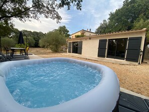 Terrace/patio - Holiday Home 'Gite De Charme T2 Avec Jaccuzi' with Private Pool and Private Terrace (Vézénobres)