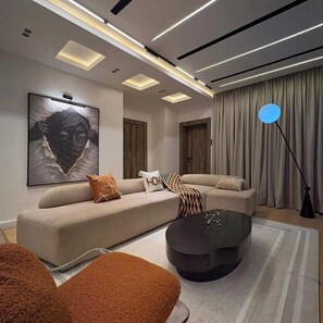 Apartamento luxo, sacada, vista para a cidade | Parte interna