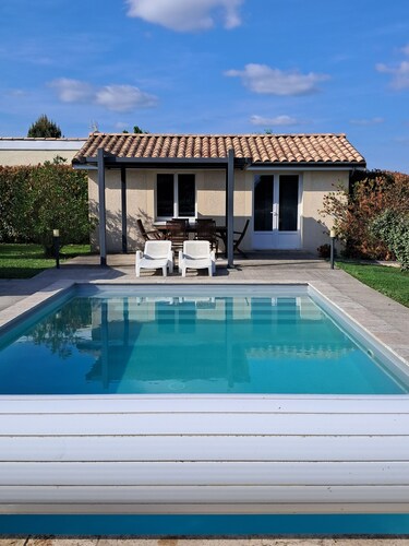 Charmant logement avec jardin et piscine privative