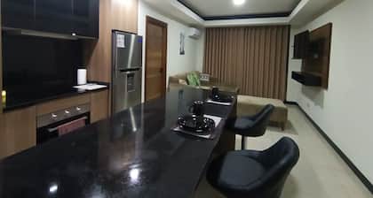 Comfort in the best area of Santa Cruz—perfect for business travelers and tourists!!