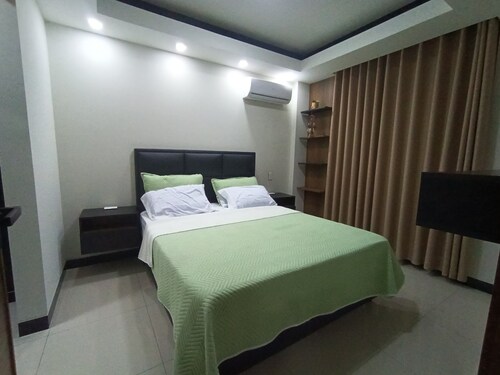 Comfort in the best area of Santa Cruz—perfect for business travelers and tourists!!