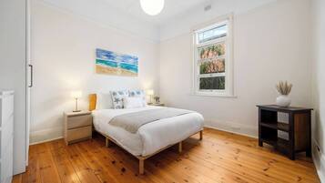 Desk, iron/ironing board, WiFi, bed sheets