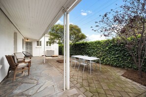 Outdoor dining - Dulwich Charm Leafy CBD fringe Sophistication (Dulwich)