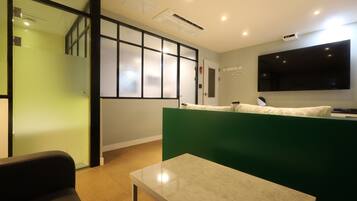 Premium Double Room | Living area