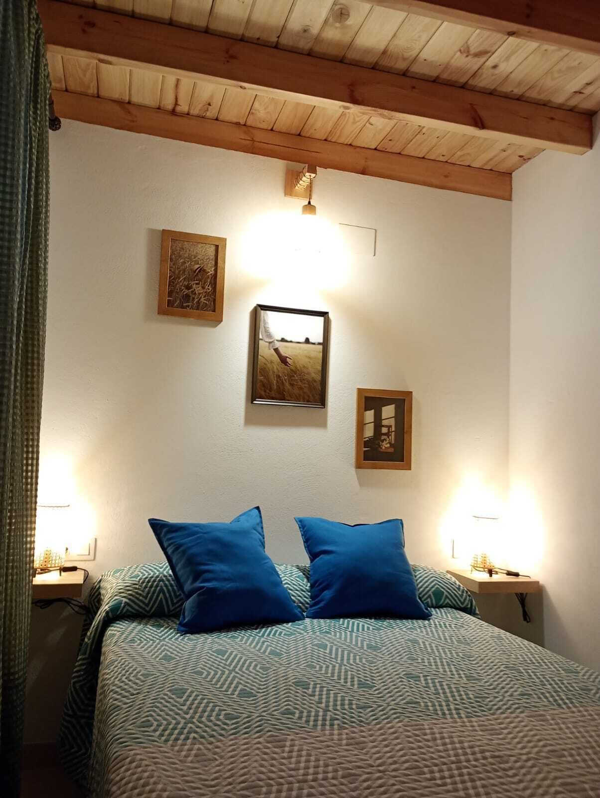 Iron/ironing board, bed sheets