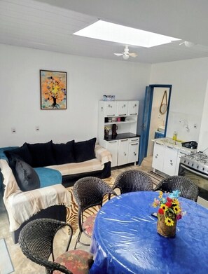 Living area - Beach house, right on the sand, shacks (Pontal do Paraná)