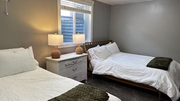 2 bedrooms, iron/ironing board, WiFi, bed sheets