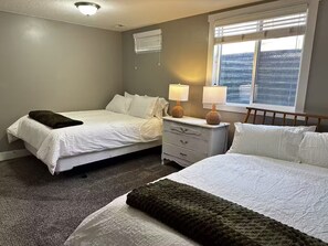 2 bedrooms, iron/ironing board, WiFi, bed sheets - The Verona House - Private 2BR Near Shakespeare Fest, Zion & Bryce Canyon (Cedar City)