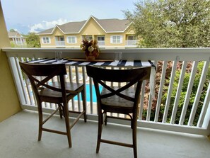 Outdoor dining - Poolside View Retreat on Scenic 30A, Seagrove - Relax & Unwind in Paradise (Santa Rosa Beach)