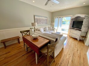 Smart TV - Poolside View Retreat on Scenic 30A, Seagrove - Relax & Unwind in Paradise (Santa Rosa Beach)
