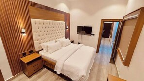 Căn hộ Economy, ban công, quang cảnh thành phố | Két bảo mật tại phòng, bàn, khu vực làm việc phù hợp cho laptop 