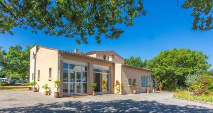 Holiday Home 'Bastide Du Verdon' with Mountain View, Private Garden and Wi-Fi