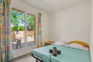 13 bedrooms, WiFi, bed sheets
