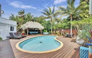 Pool - Spacious 5BR Home w/ Pool + Tiki Lounge (Hollywood)