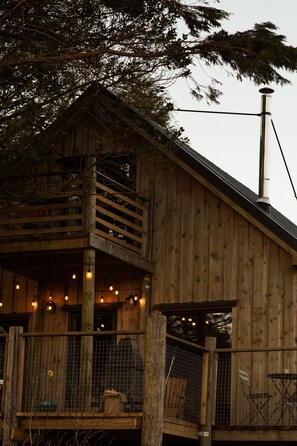 Exterior - Cosy two bed converted Lodge with stunning views (Oban)