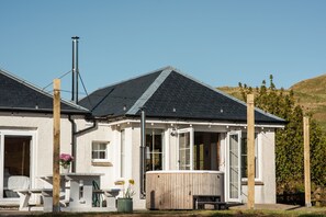 Exterior - Beautiful 4 bed house with views of hills and sea (Oban)