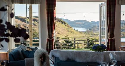 Beautiful 4 bed house with views of hills and sea