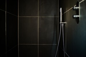 Shower - Charming one bed cottage (Oban)