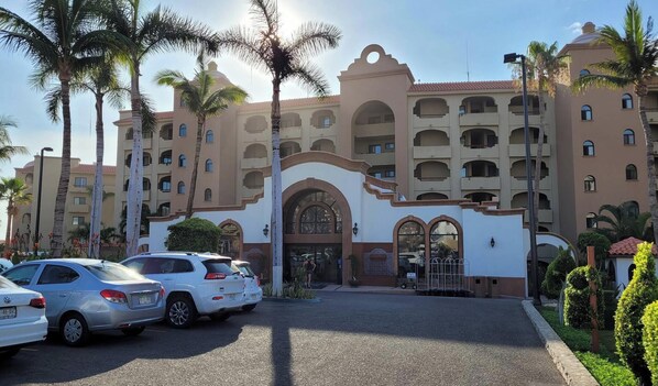 Exterior - Cozy 1-bedroom condo with AC in peaceful San José del Cabo (San José del Cabo)