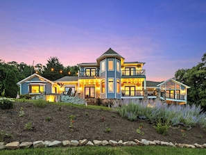 Exterior - Luxury Mountain Retreat, Swim Spa, Sauna, Game Room & Mountain Views (Clyde)