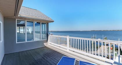 Bayfront Retreat in Ocean City – Private Dock, Stunning Sunset Views