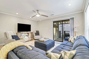TV, offices - Family Beach Retreat Near Coligny Beach (Hilton Head Island)