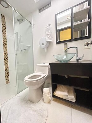 Double Room | Bathroom - Hotel Alojate In (Bogotá)
