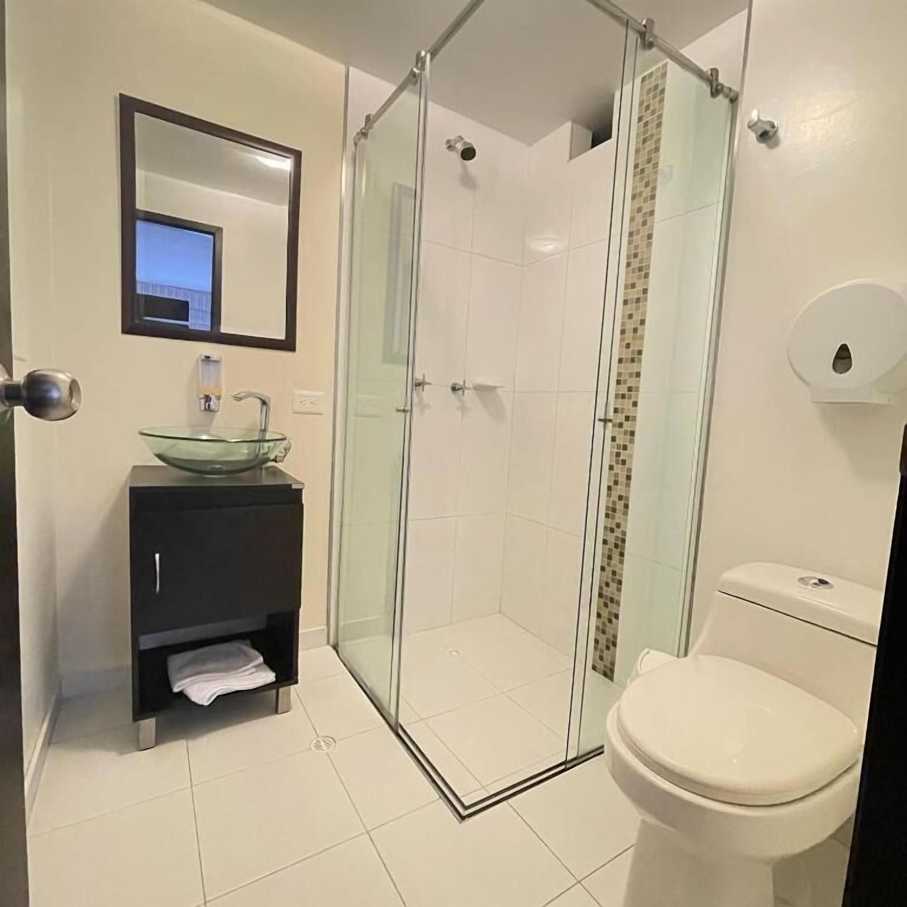 Twin Room | Bathroom