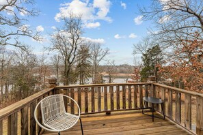 Property grounds - Quiet Modern Lakefront House with Amazing Views (Golden)