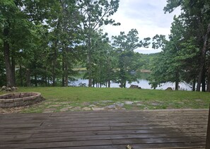 Property grounds - Quiet Modern Lakefront House with Amazing Views (Golden)