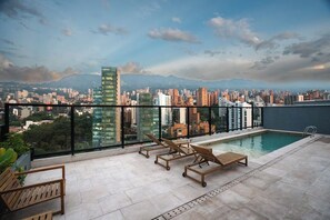 Apartment, Balcony, City View | Pool | Outdoor pool - Apartamento Mixa (Medellín)