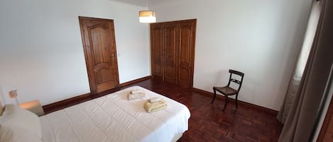 Wifi gratis y ropa de cama