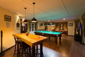 Habitación Deluxe doble, vistas a la montaña | Sala de juegos