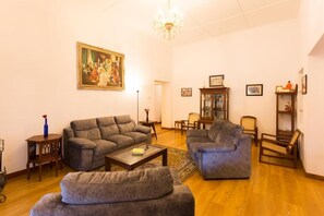Habitación Deluxe doble, vistas a la montaña | Zona de estar