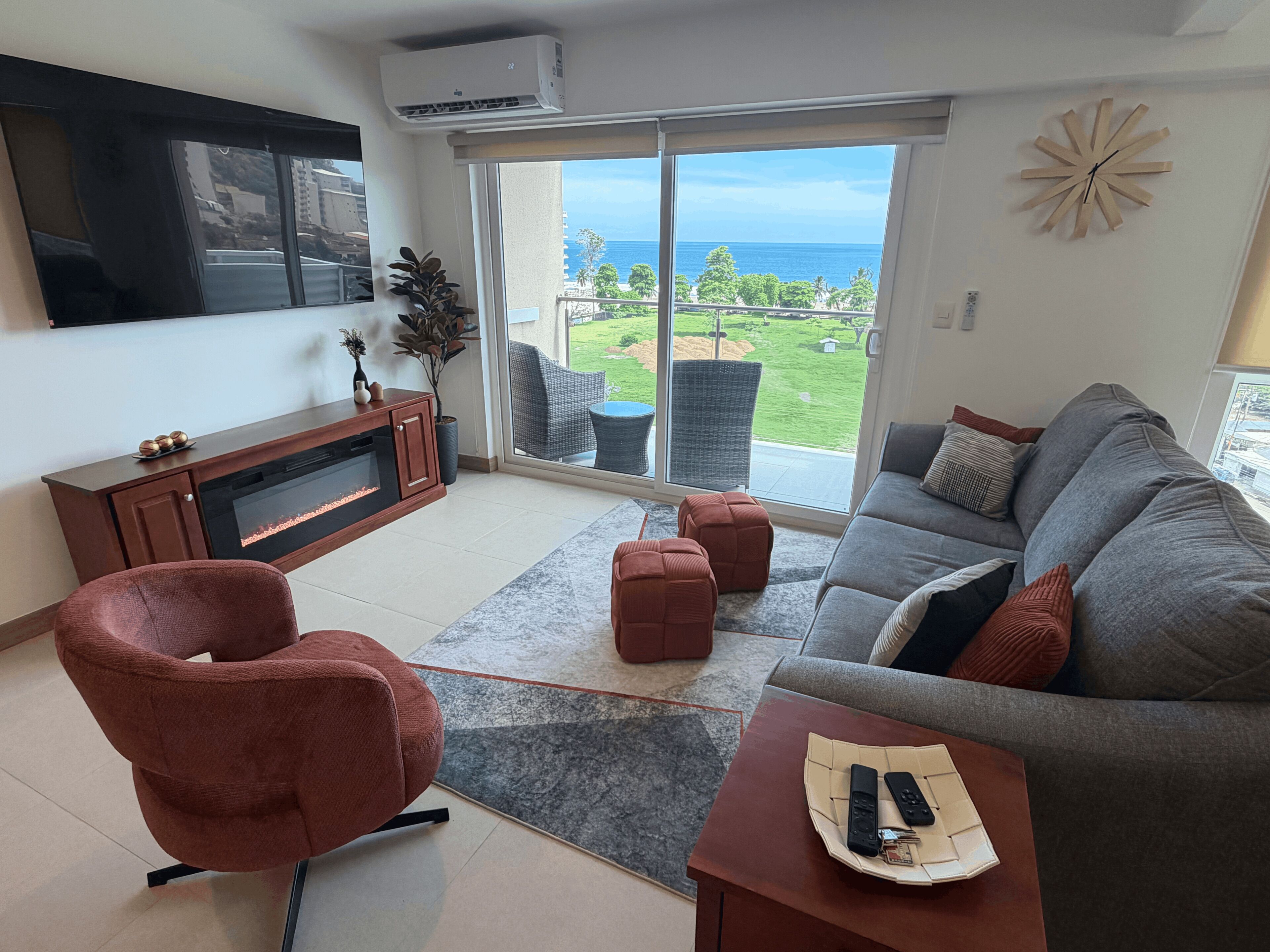 Smart TV, fireplace