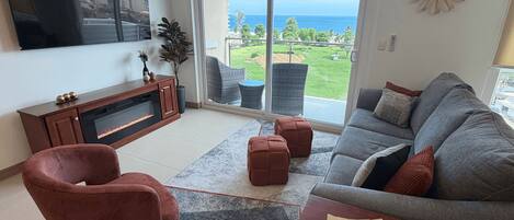 Smart TV, fireplace