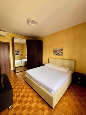 Iron/ironing board, free WiFi, bed sheets - Fondazione Prada_Home Terrace (Milan)