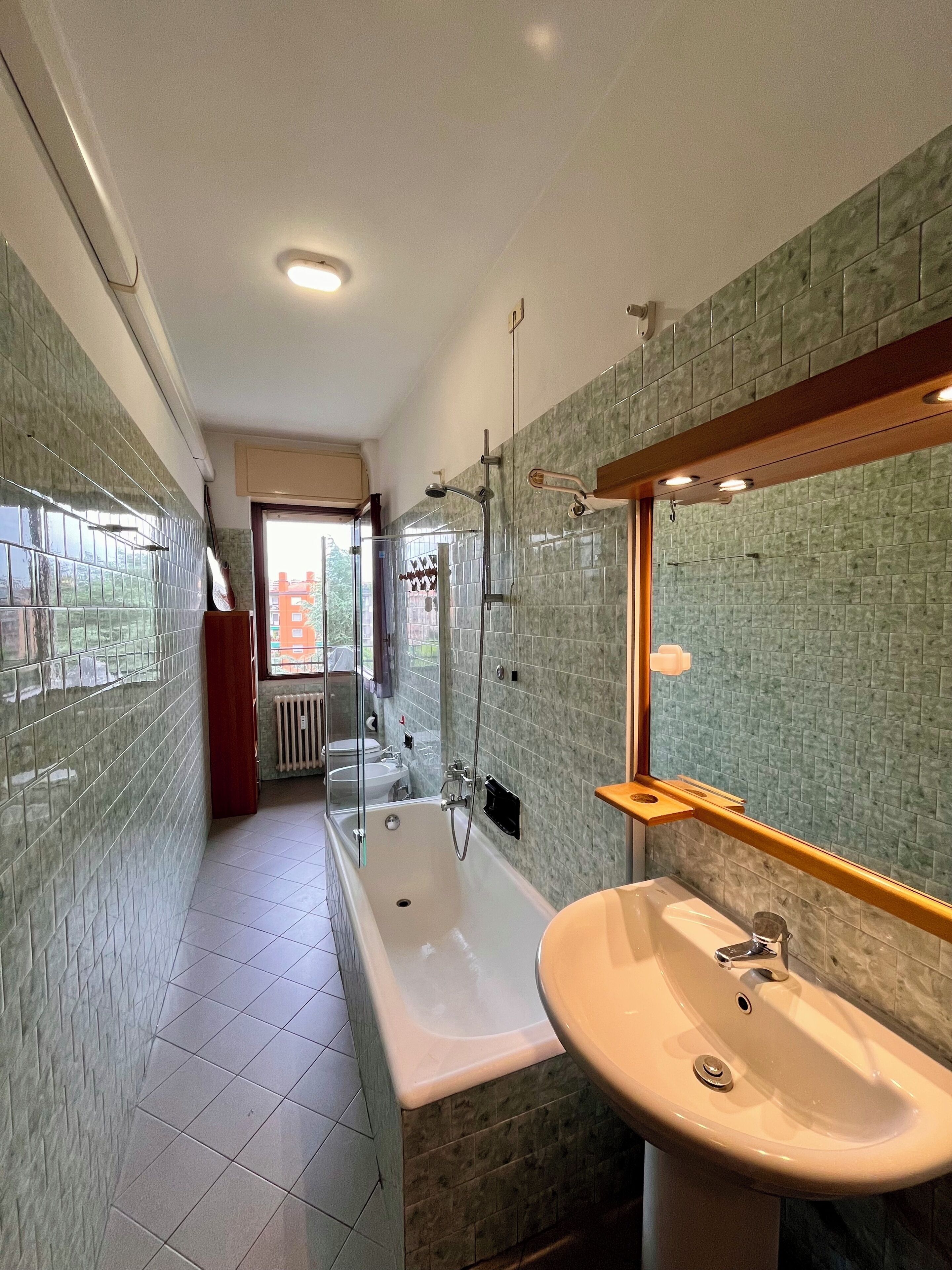 Dusche, Haartrockner, Bidet, Handtücher