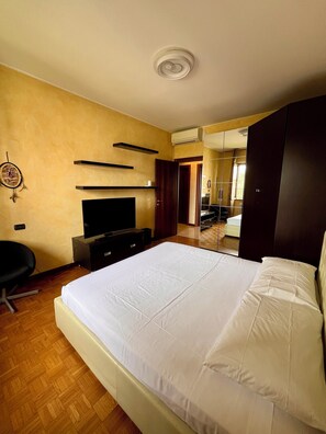 Iron/ironing board, free WiFi, bed sheets - Fondazione Prada_Home Terrace (Milan)