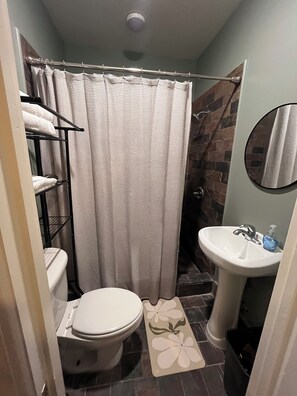 Bathroom - Enjoyable 1-bedroom in boutique guesthouse with AC in vibrant New York (New York)