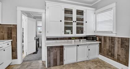 Renovated / Fully Stocked Kitchen / Queen Bed