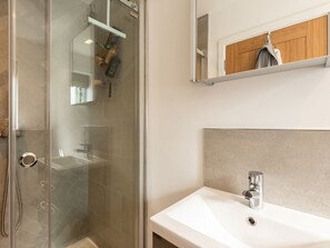 Shower - Pentire (Wadebridge)