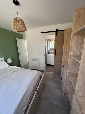 Iron/ironing board, free WiFi, bed sheets - Vrbo Property (Lecci)